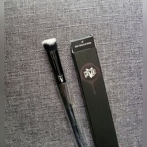 KAT VON D Lock-It Edge Concealer Brush #40